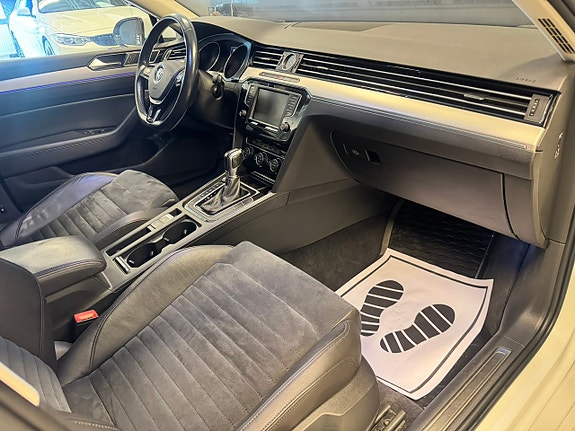 Volkswagen Passat 5 of 16