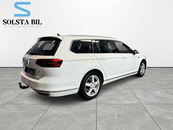 Volkswagen Passat 3 of 16