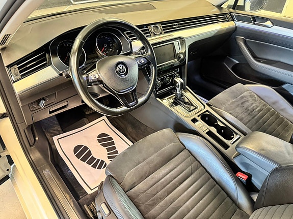 Volkswagen Passat 4 of 16