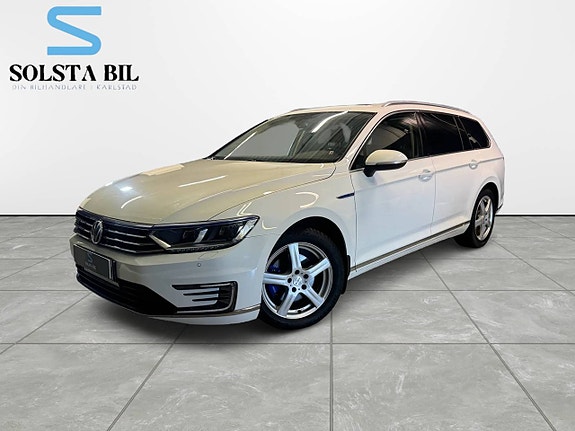 Volkswagen Passat 9 of 16