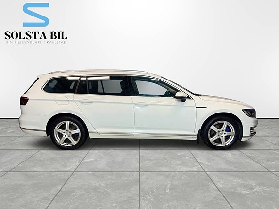 Volkswagen Passat 2 of 16