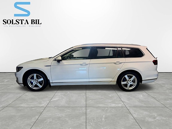 Volkswagen Passat 10 of 16