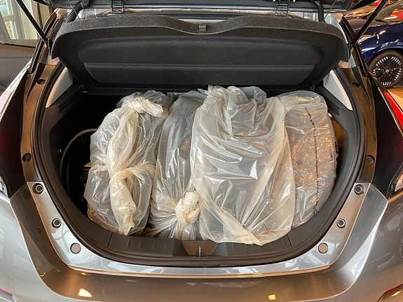 Nissan Leaf 12 of 12