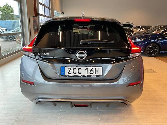 Nissan Leaf 3 of 12