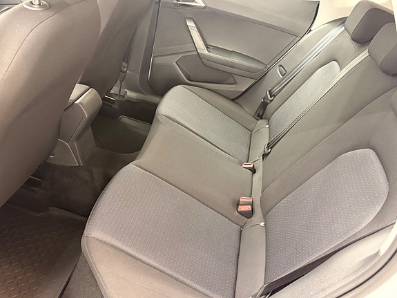 Seat Arona 18 of 19