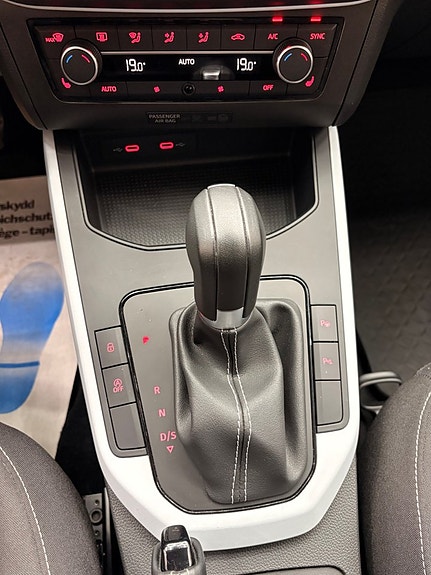 Seat Arona 13 of 19