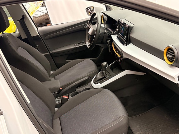 Seat Arona 8 of 19