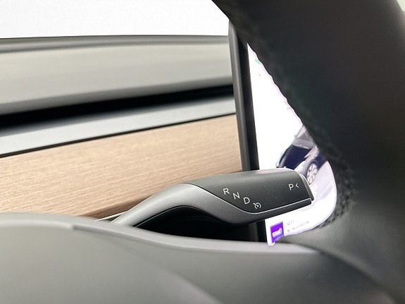 Tesla Model Y 16 of 30