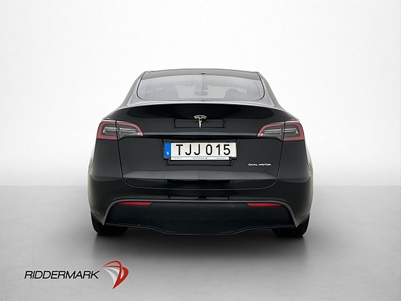 Tesla Model Y 8 of 30