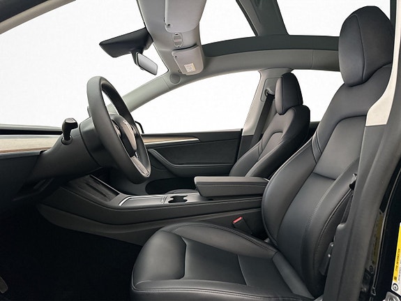 Tesla Model Y 11 of 30