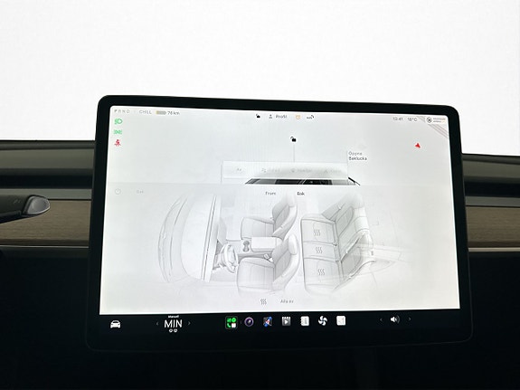 Tesla Model Y 23 of 30