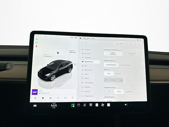 Tesla Model Y 24 of 30