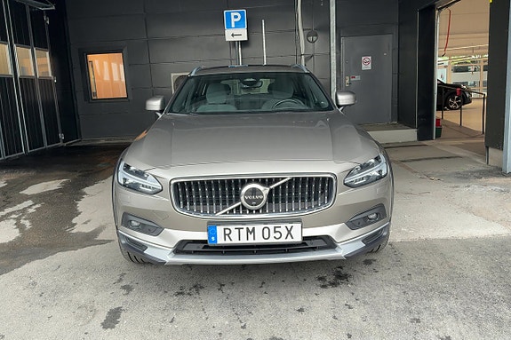 Volvo V60 Cross Country 8 of 30