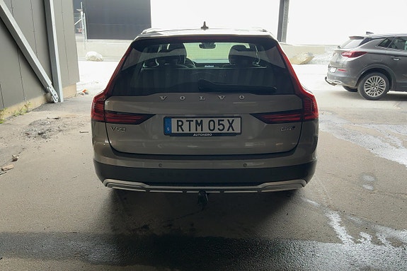 Volvo V60 Cross Country 4 of 30