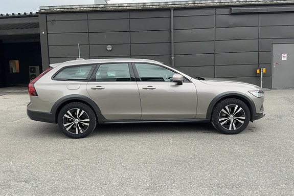 Volvo V60 Cross Country 6 of 30