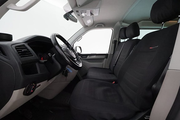 Volkswagen Caravelle 8 of 28