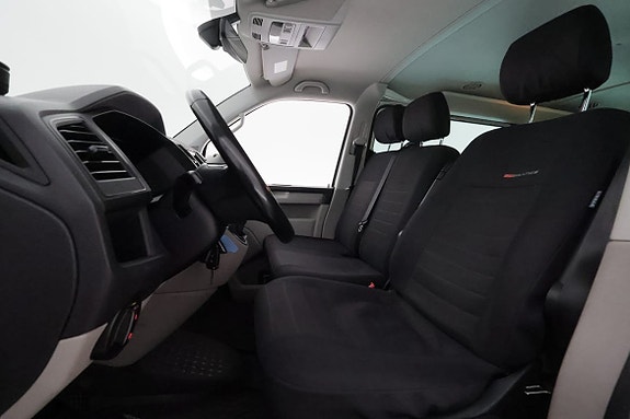 Volkswagen Caravelle 9 of 28