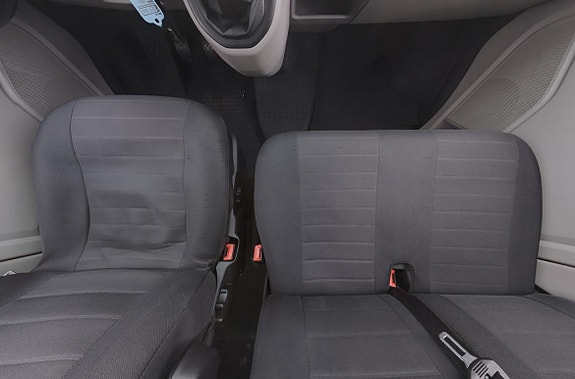 Volkswagen Caravelle 17 of 28