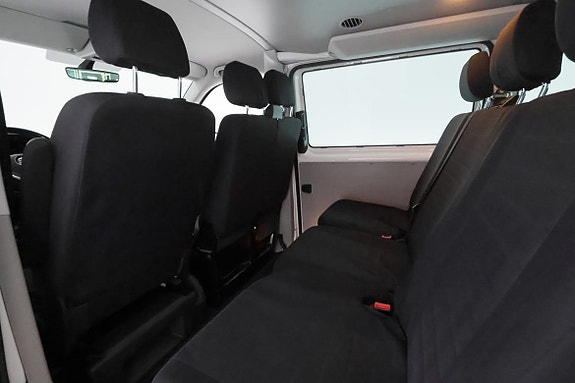 Volkswagen Caravelle 18 of 28