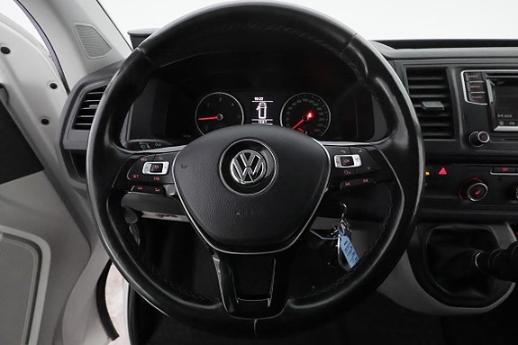 Volkswagen Caravelle 13 of 28