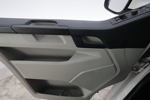Volkswagen Caravelle 27 of 28
