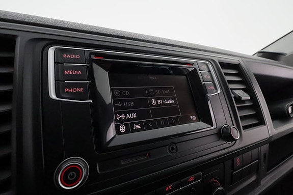 Volkswagen Caravelle 25 of 28