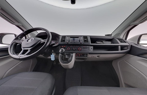 Volkswagen Caravelle 11 of 28