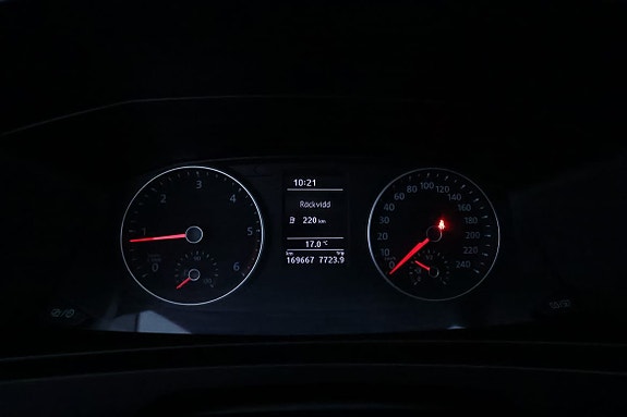 Volkswagen Caravelle 23 of 28