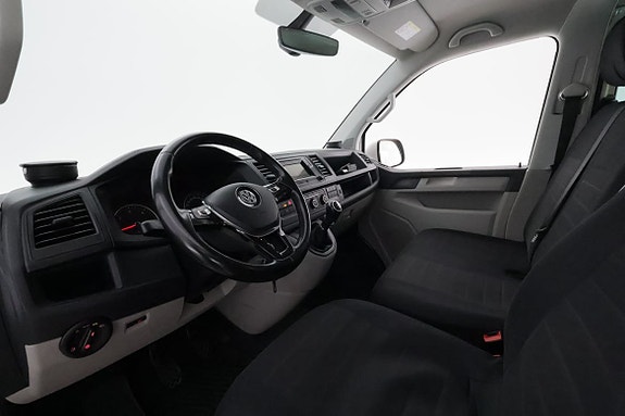 Volkswagen Caravelle 10 of 28
