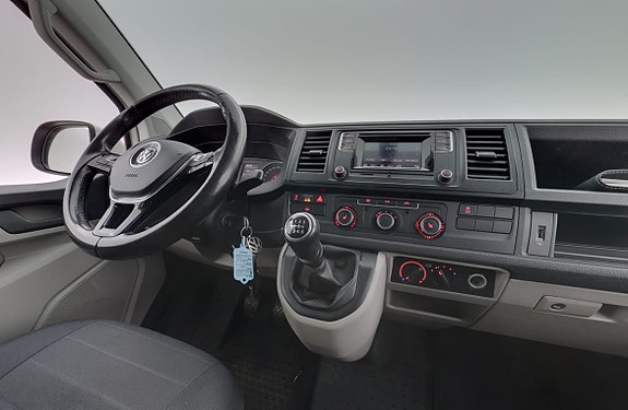 Volkswagen Caravelle 12 of 28