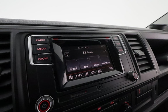 Volkswagen Caravelle 24 of 28