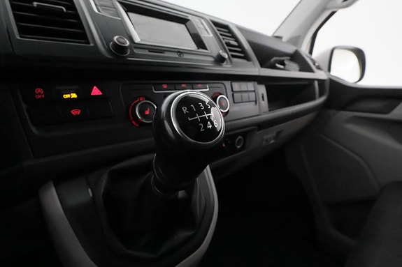Volkswagen Caravelle 21 of 28