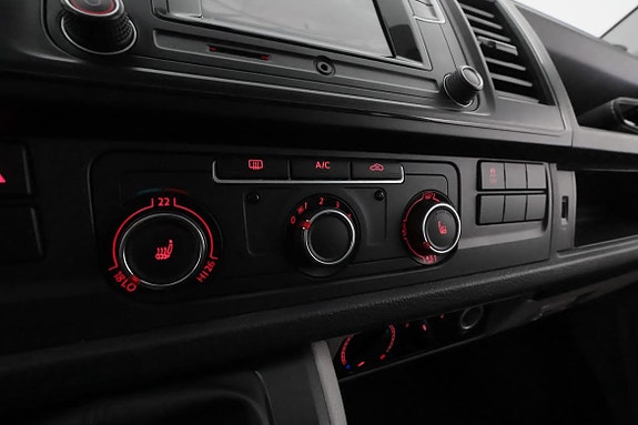 Volkswagen Caravelle 22 of 28