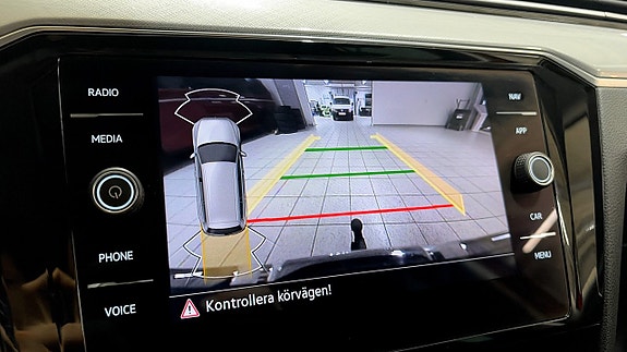 Volkswagen Passat 21 of 24