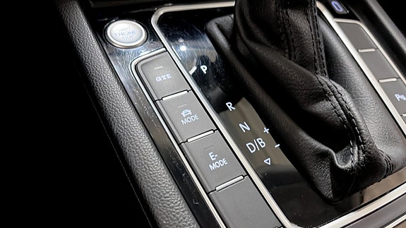 Volkswagen Passat 18 of 24