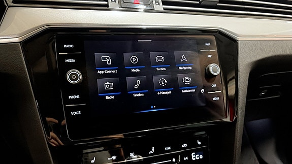 Volkswagen Passat 9 of 24