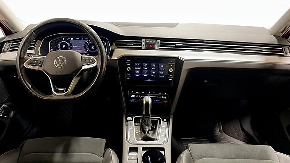 Volkswagen Passat 10 of 24