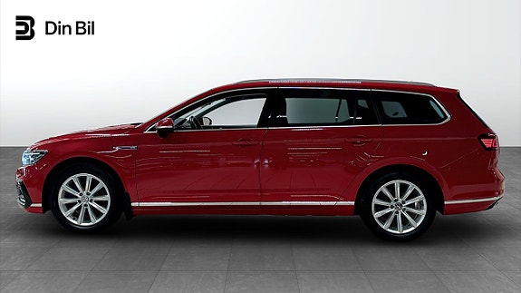 Volkswagen Passat 2 of 24