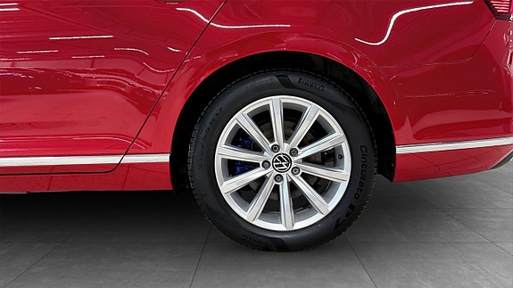 Volkswagen Passat 6 of 24