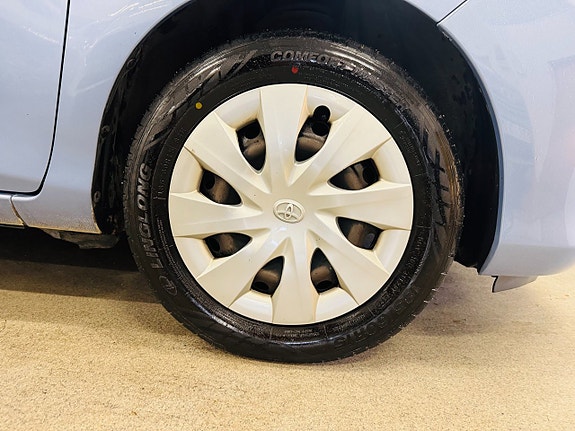 Toyota Yaris 11 of 25