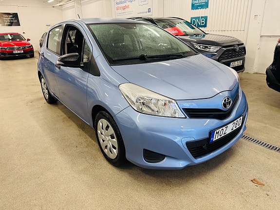 Toyota Yaris 13 of 25