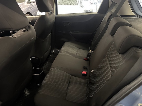 Toyota Yaris 19 of 25