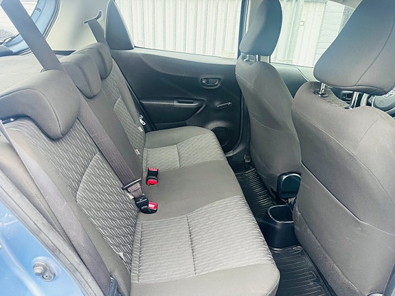 Toyota Yaris 6 of 25
