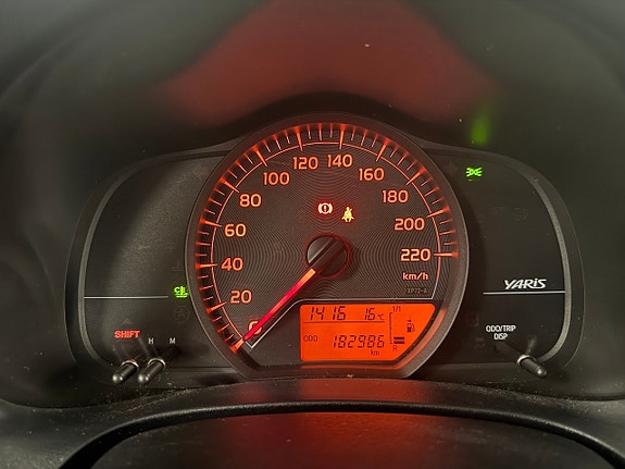 Toyota Yaris 22 of 25