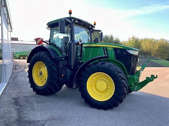 John Deere 7310 R 3 of 10