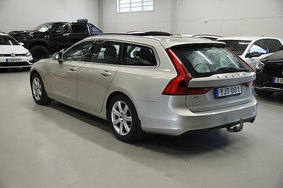Volvo V90 2 of 17