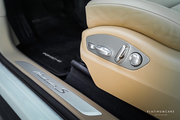 Porsche Macan S 15 of 23