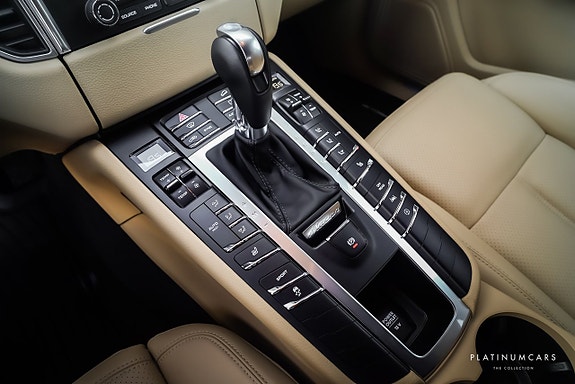 Porsche Macan S 12 of 23