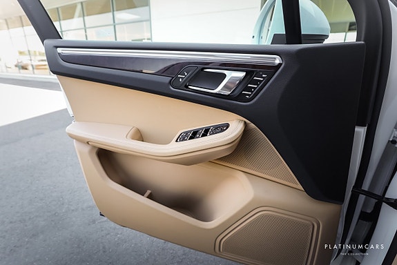 Porsche Macan S 17 of 23