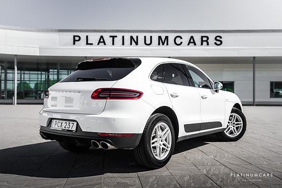 Porsche Macan S 2 of 23
